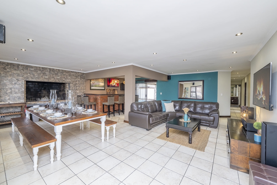 3 Bedroom Property for Sale in Jakarandas Western Cape